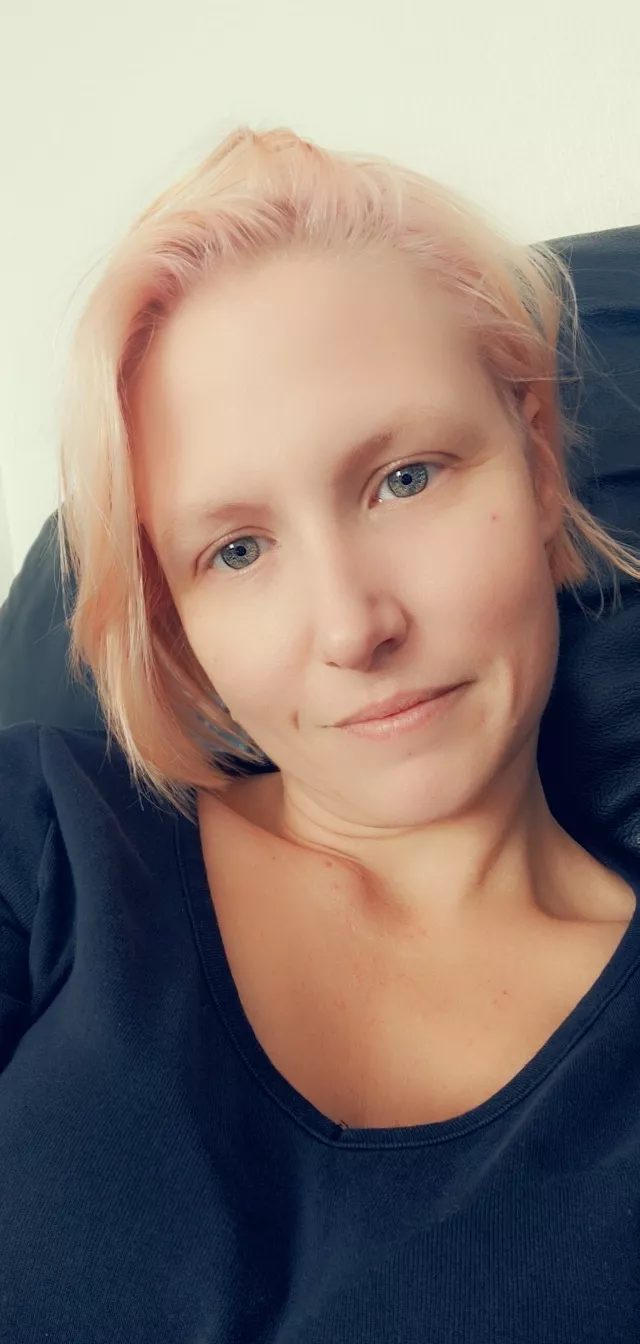 Do I get a hello, being just me x Do I get a hello, being just me x