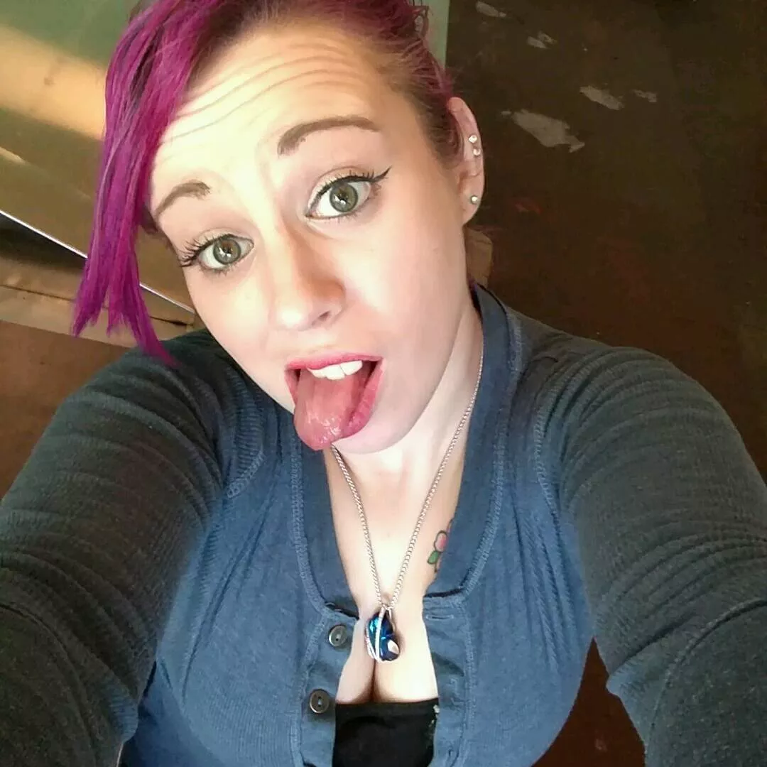 Do I give off the dumb airheaded bimbo vibe? Do I give off the dumb airheaded bimbo vibe?