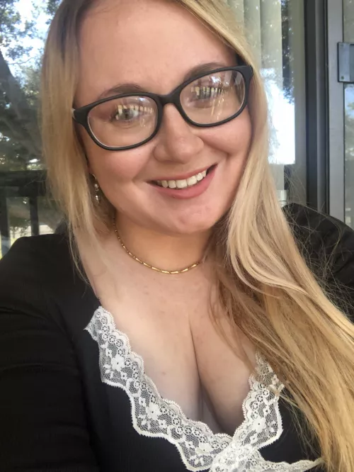 Do I give the milf next door vibe? Do I give the milf next door vibe?