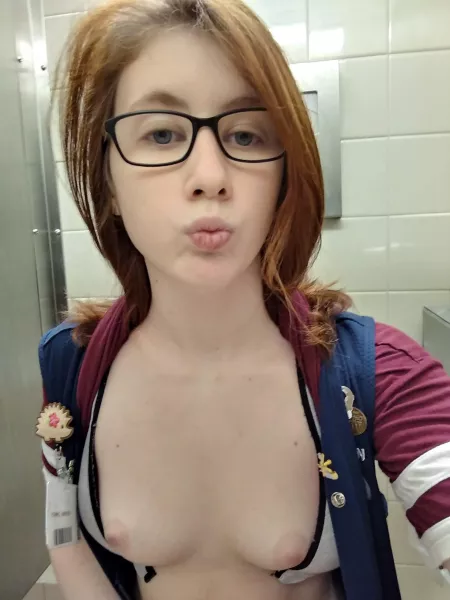 Do i have a cute face and cute little titties? 19 (f)