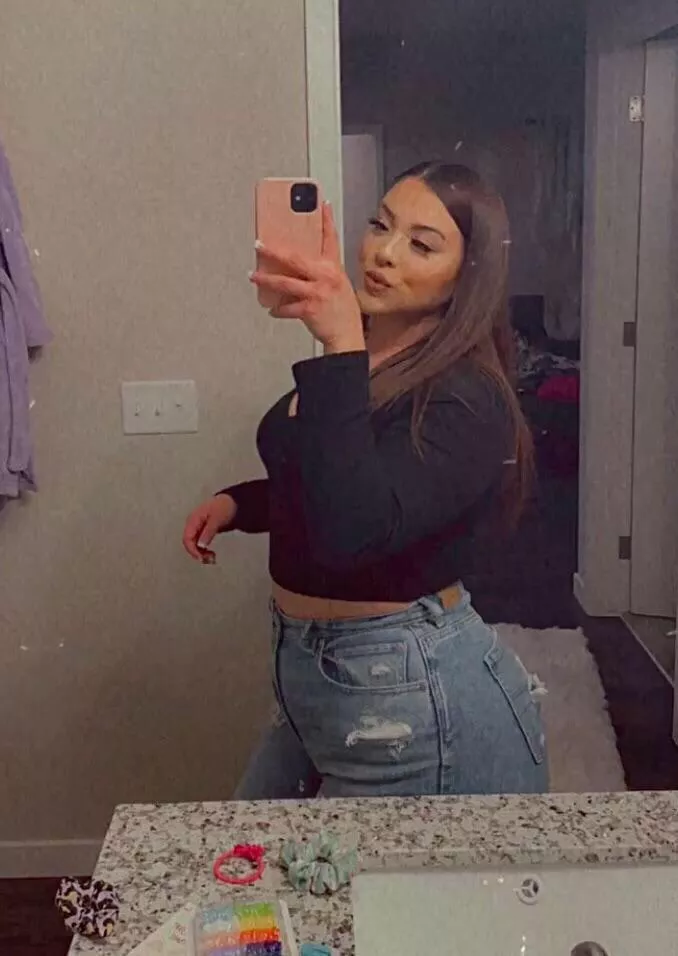 Do I have a nice body for breeding? 🥴🤔🤰🏻