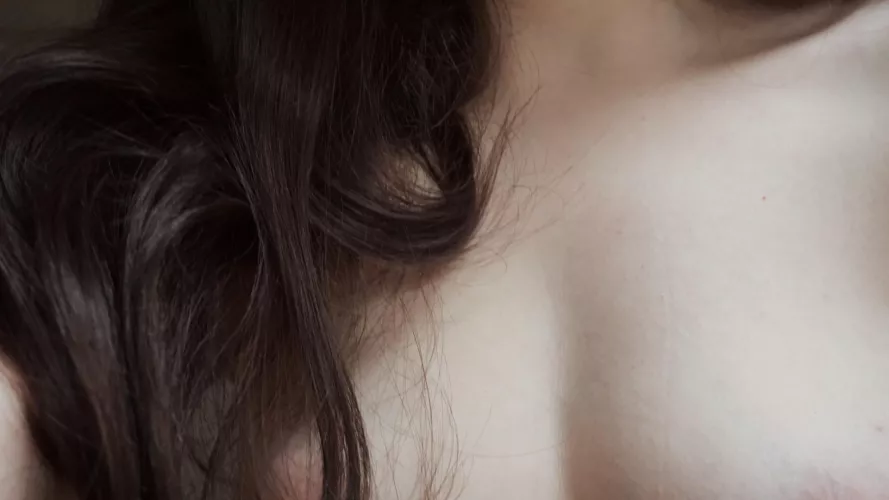 Do I have nice bones ? 😈 OF@freyasbodx