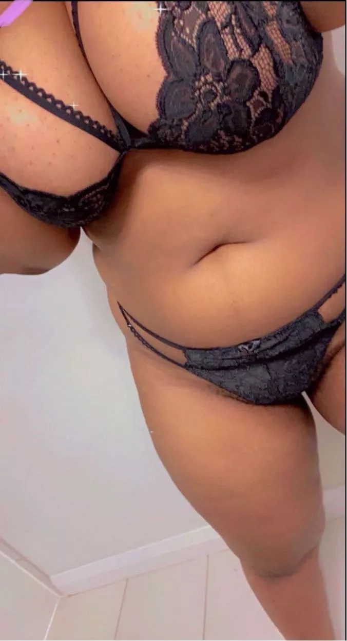 Do I look good in lingerie? 🙈 Do I look good in lingerie? 🙈