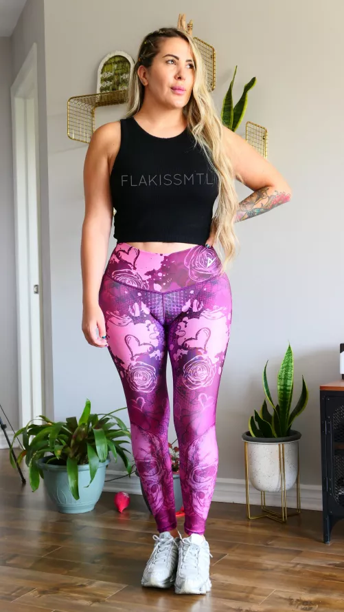 DO I LOOK GOOD IN MY FITPANTS?