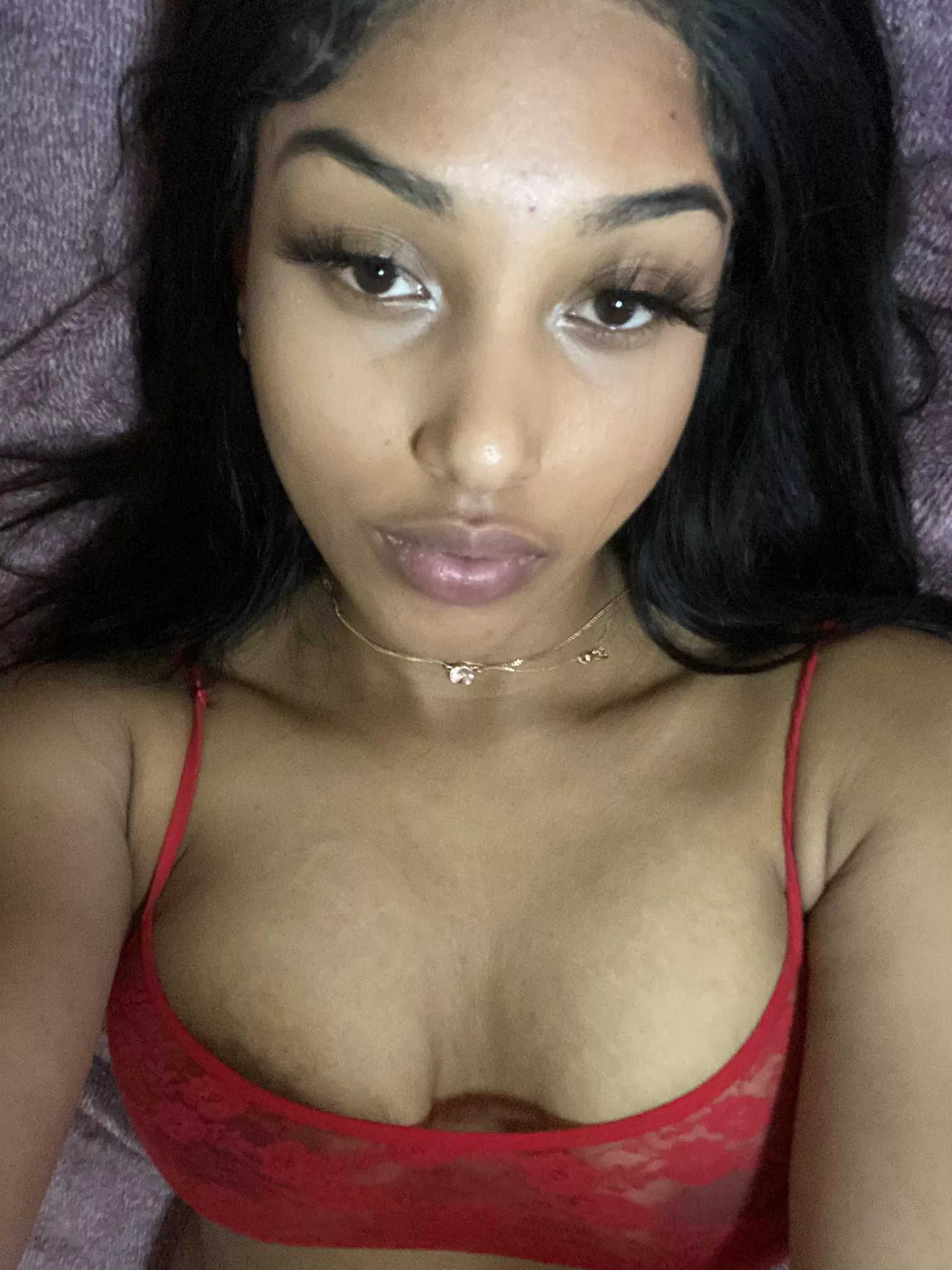 Do I look good in red?🥺 Do I look good in red?🥺