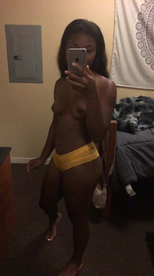 Do I look good in yellow?š¼