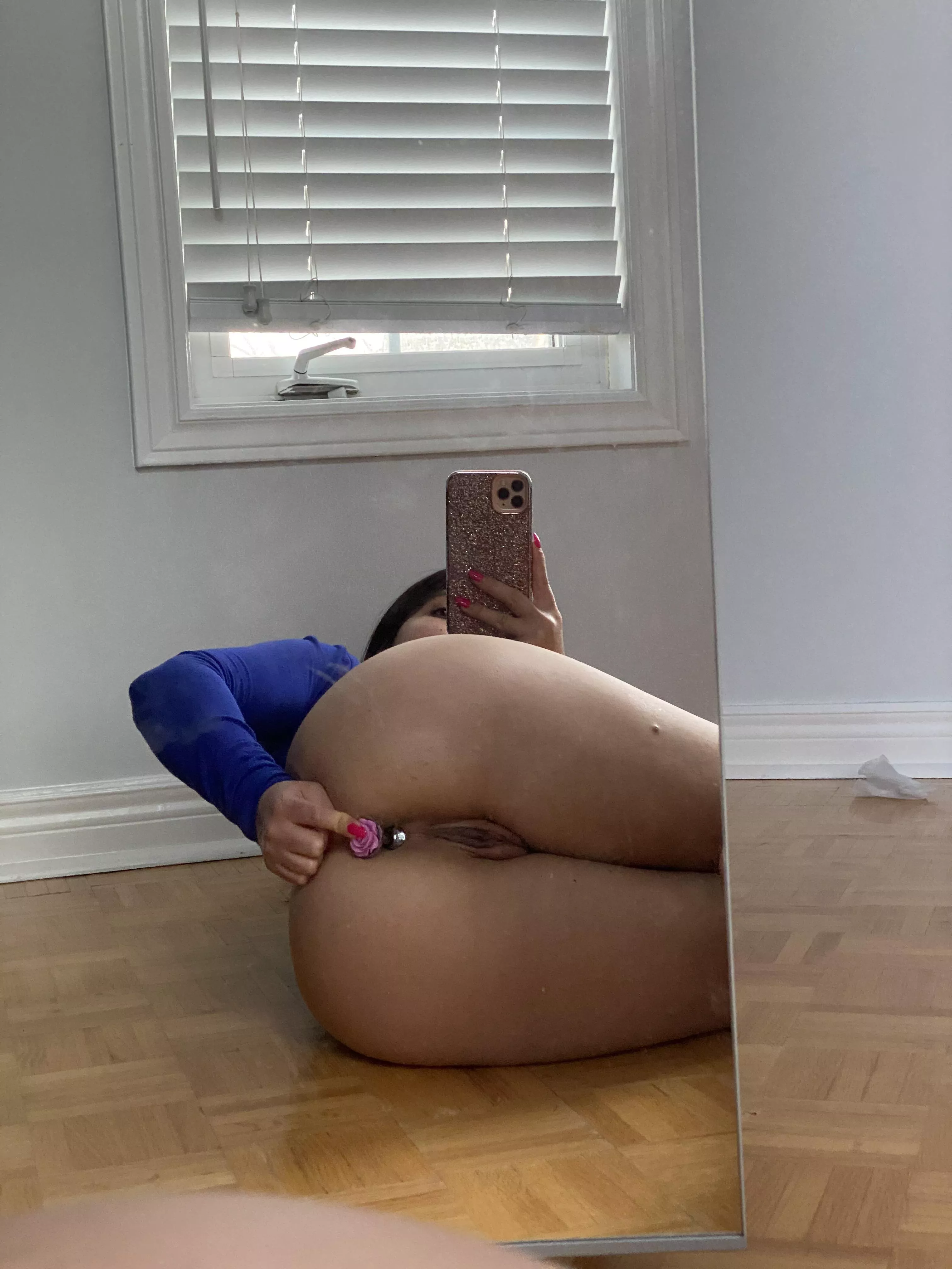 Do I look pretty plugged? Do I look pretty plugged?