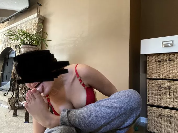 do i look pretty with my feet in my mouth?  do i look pretty with my feet in my mouth? 