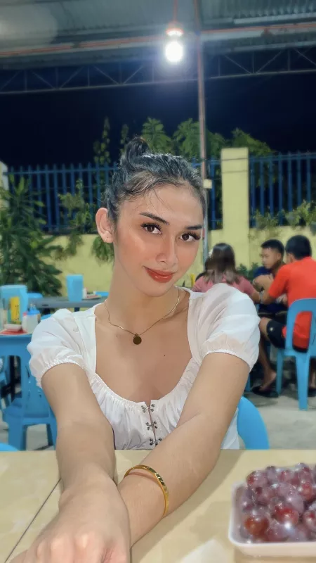 do i look pretty? π