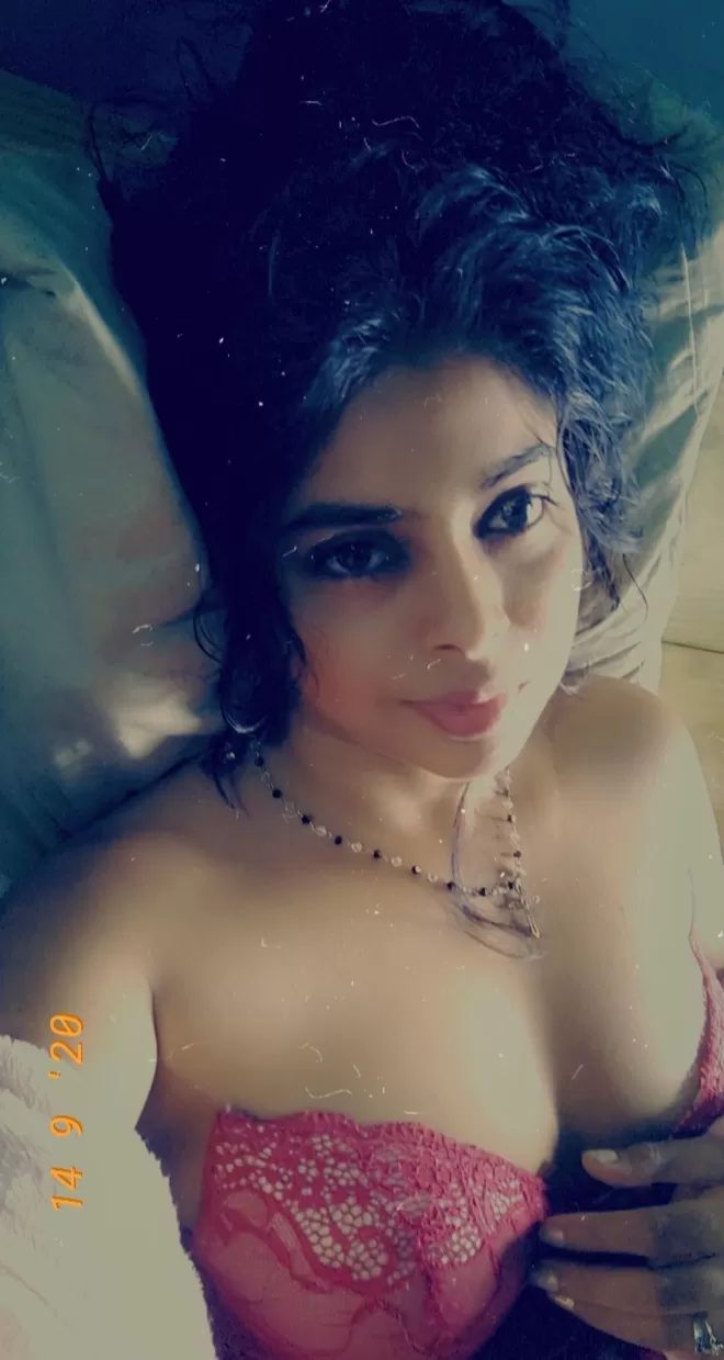 Do I make you horny baby? Then join me in my bio link 😉