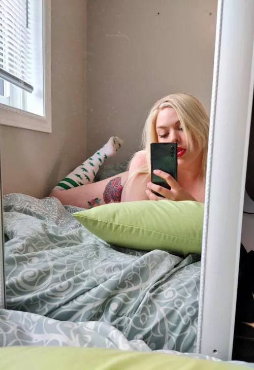 Do I need to mention AGAIN that I offer virtual smoke sessions?! Come smoke with the Cannabis Queen πβ¨