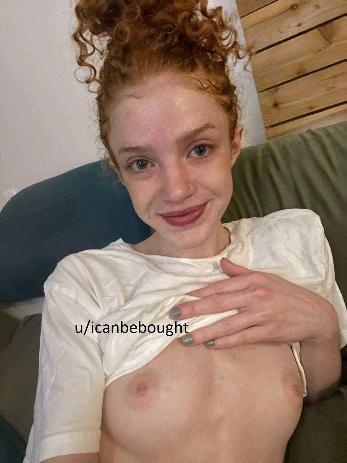 Do I still look cute with no makeup? Be nice please! 🥺