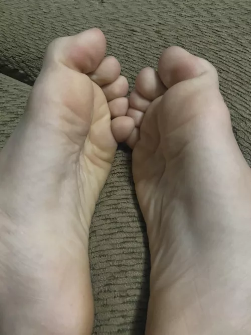 do my feet please u? ๐ wanna play with it? cโmom ๐ dms/pms r welcome do my feet please u? ๐ wanna play with it? cโmom ๐ dms/pms r welcome