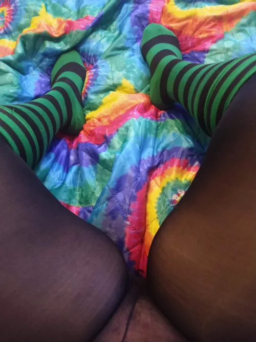 Do these pantyhose and socks match well?? π