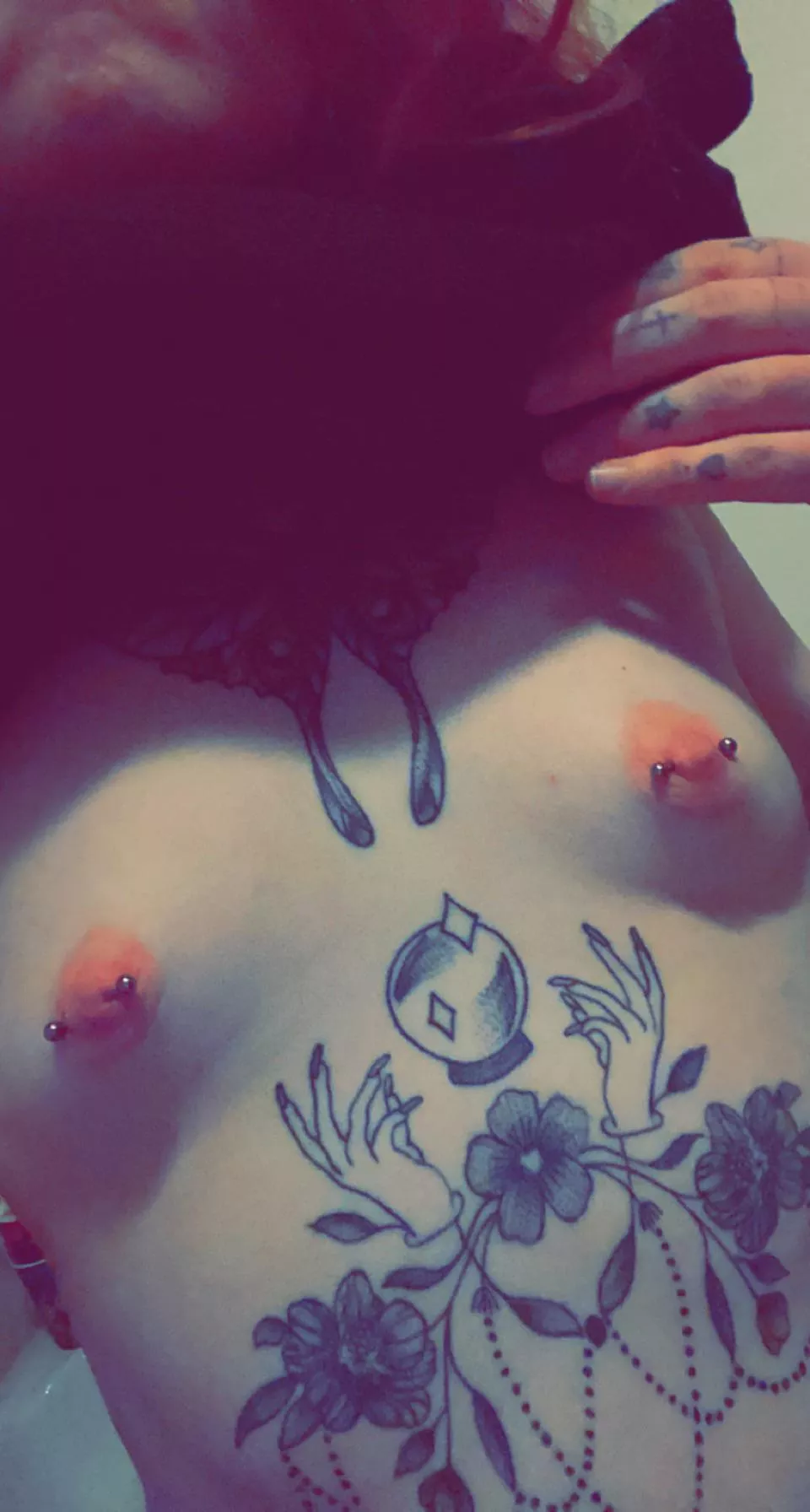 Do u like my itty pierced titties?😜