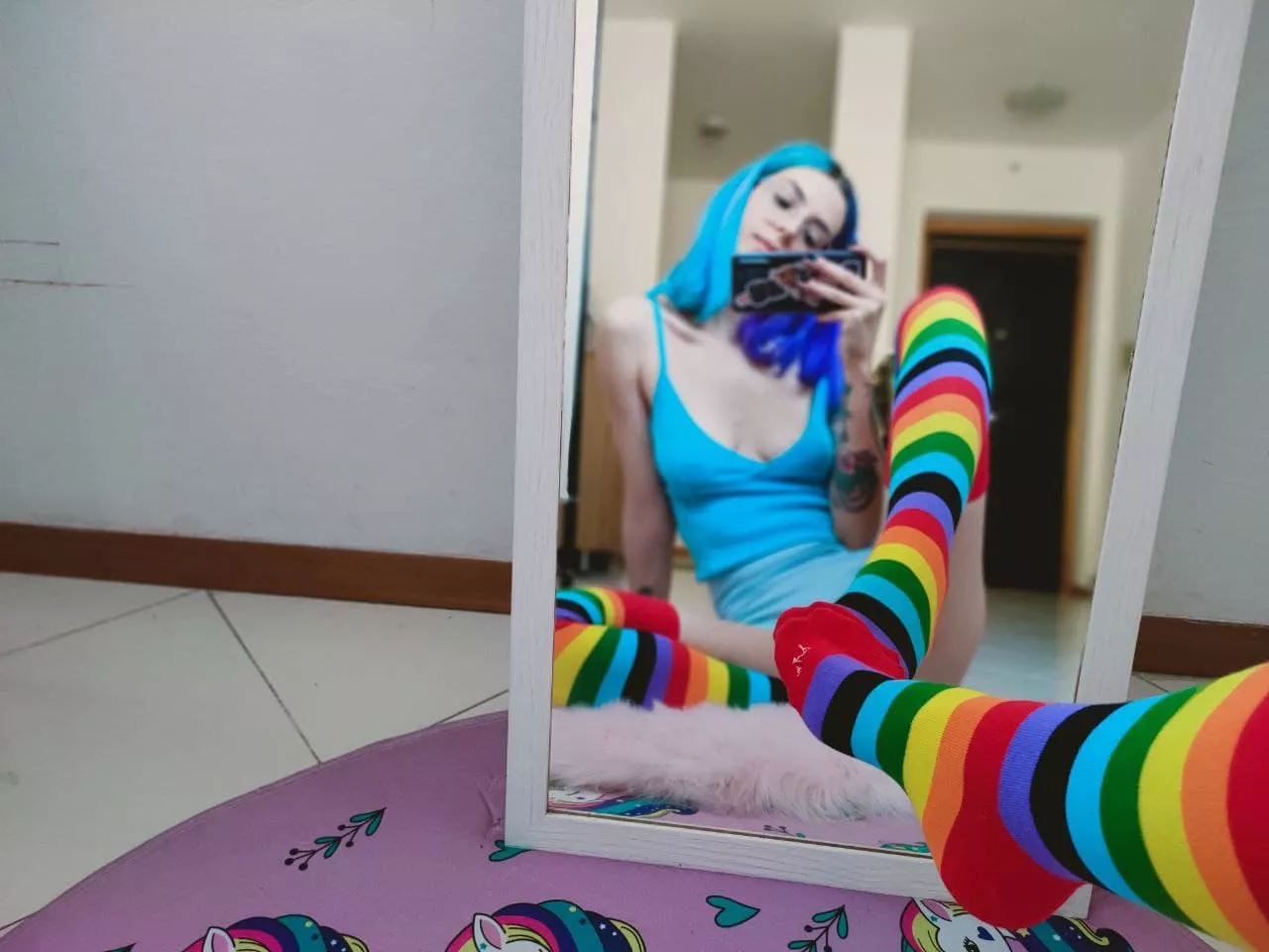 Do u like rainbow knee socks? Do u like rainbow knee socks?