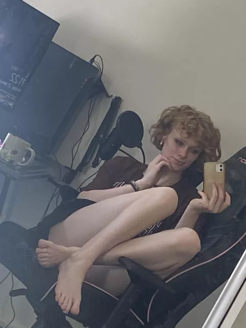 π₯Ί do u mind if I use ur gaming chair for a bit? π₯Ί π₯Ί do u mind if I use ur gaming chair for a bit? π₯Ί