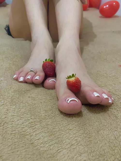 Do u wanna play with my toes? ๐๐
