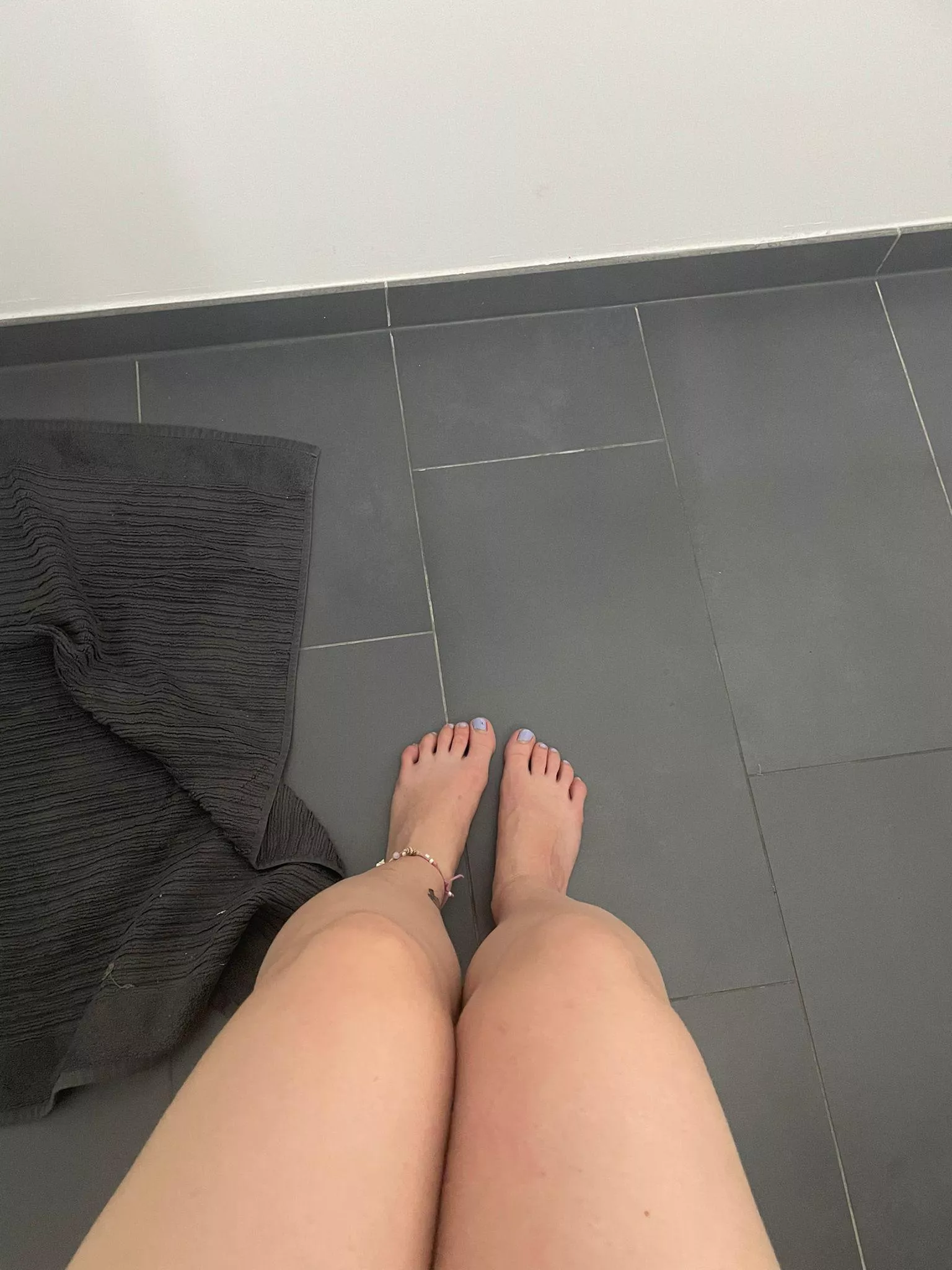 Do u want to suck my toes ? Do u want to suck my toes ?
