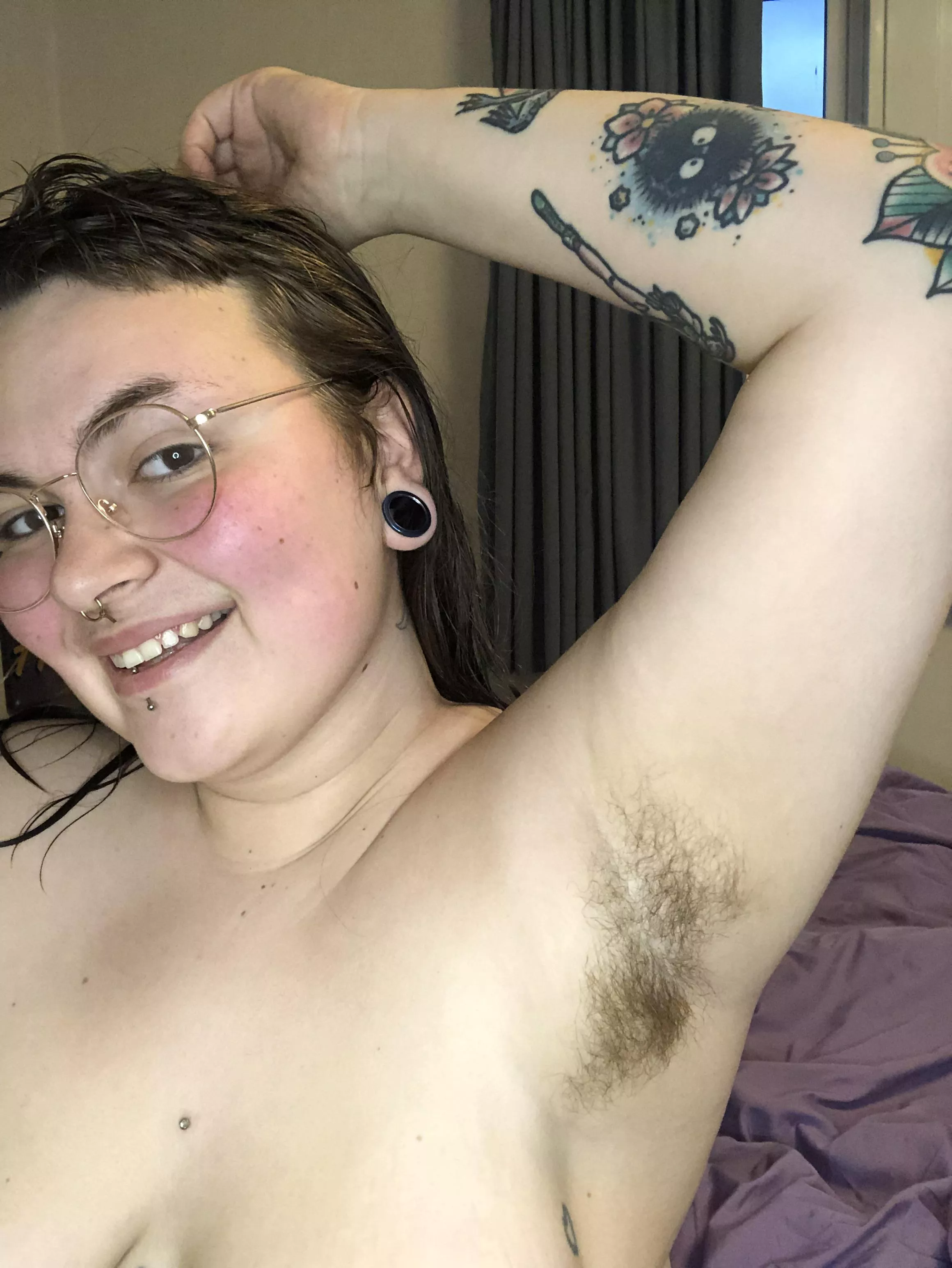 Do we like fresh out the shower pit hair?