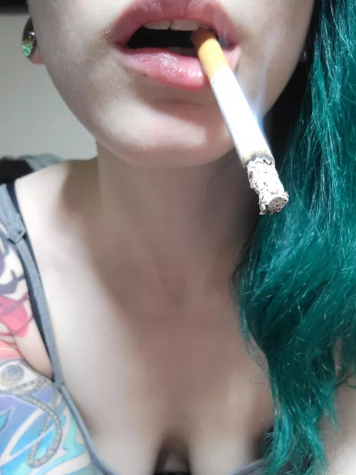 Do we like holding in teeth? Yes? No? 🚬😬