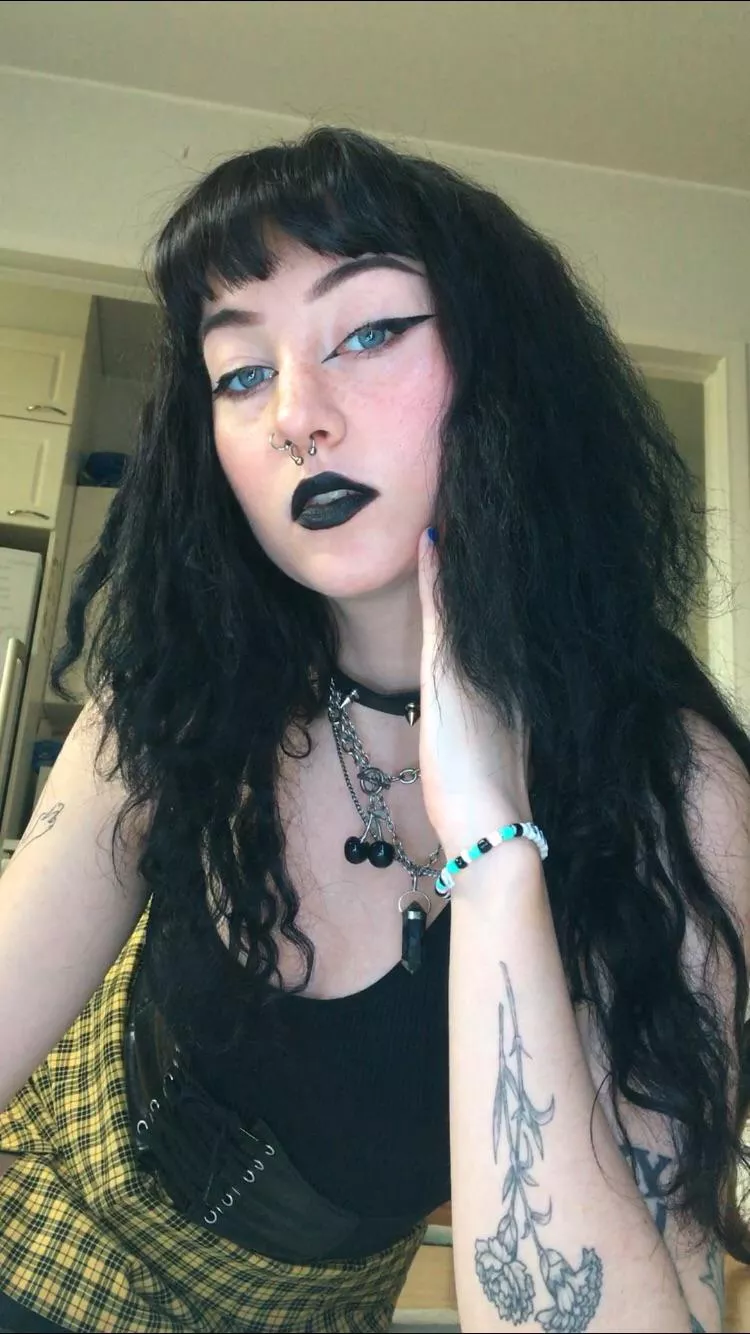 Do yall like black lipstick? Do yall like black lipstick?