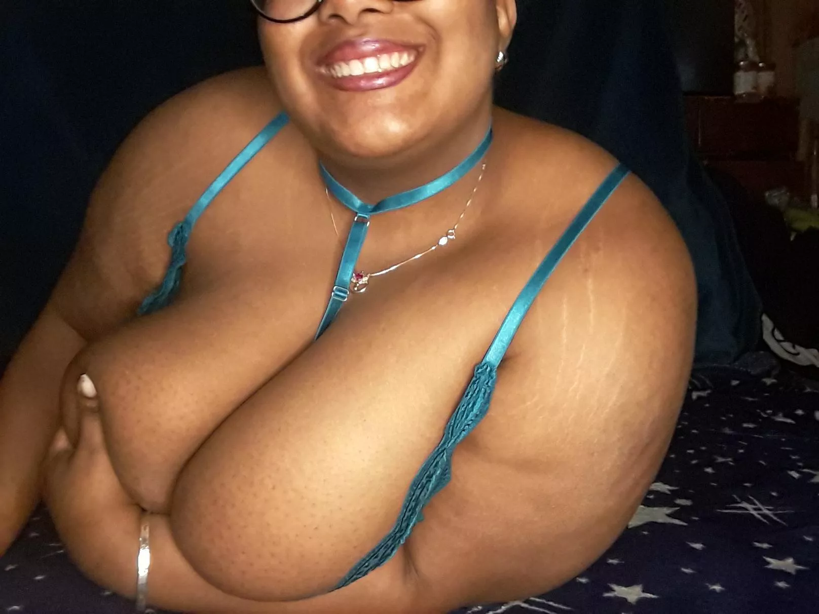 Do ya'll like my milf tits? 44DDD and growing.