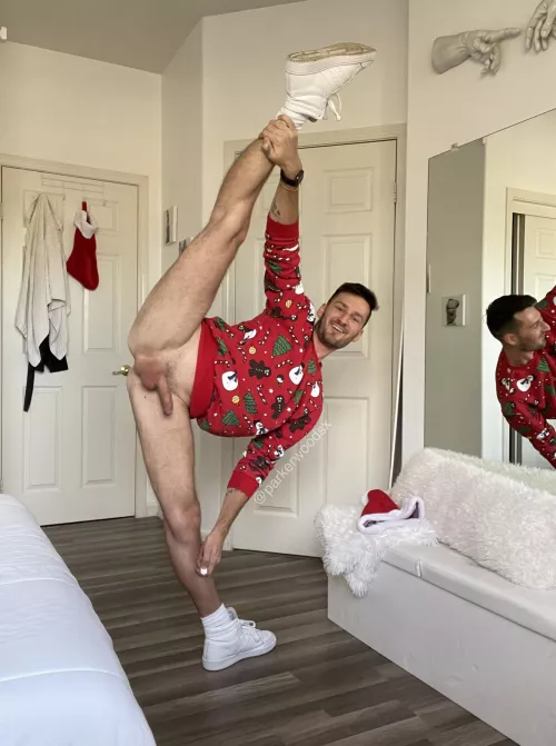 do you guys like my christmas sweater? 🥰