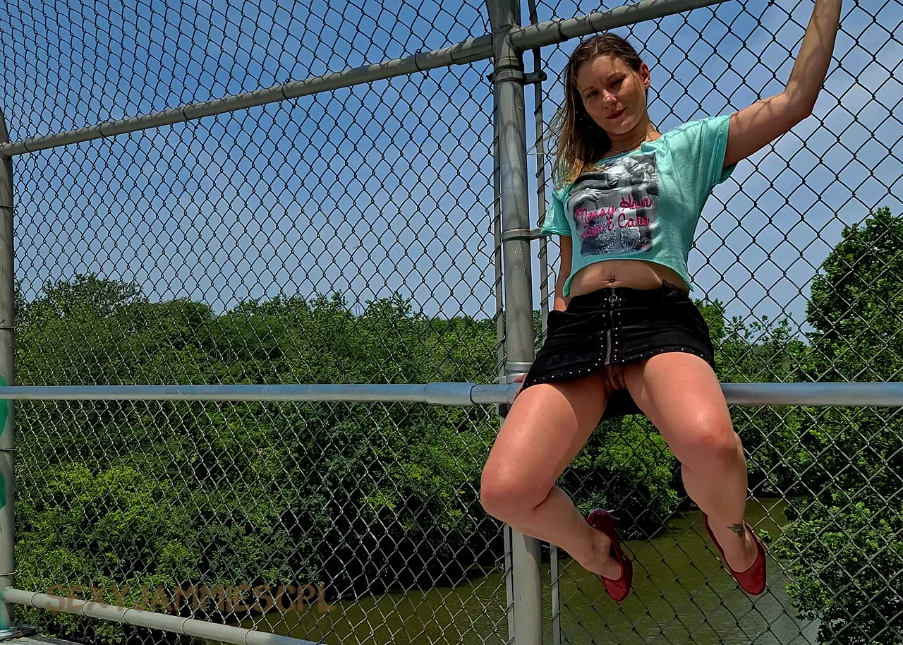 Do you know how hard it is to sit here, I [F] need something to hold me up.