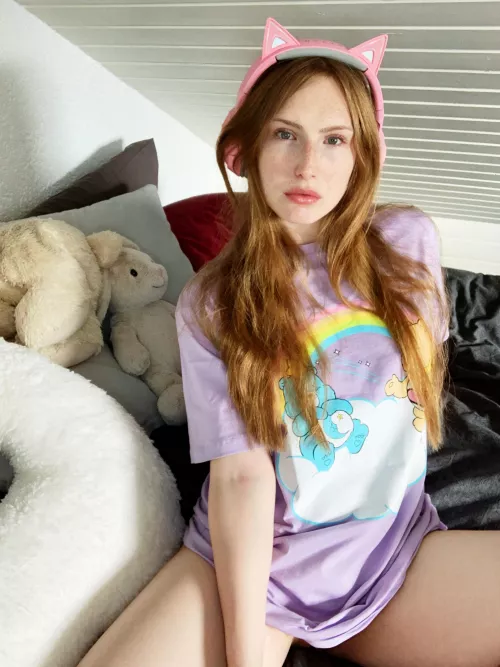 Do you know what I hide under my shirt? 🤫🍓💫