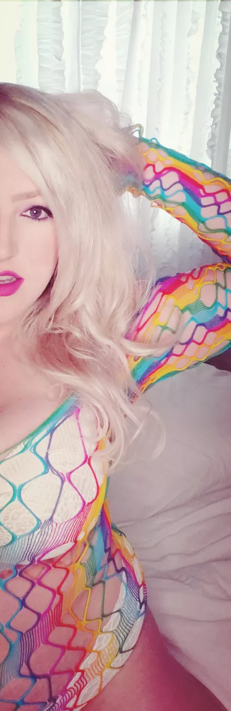 Do you like a colorful, blonde, festival slut?