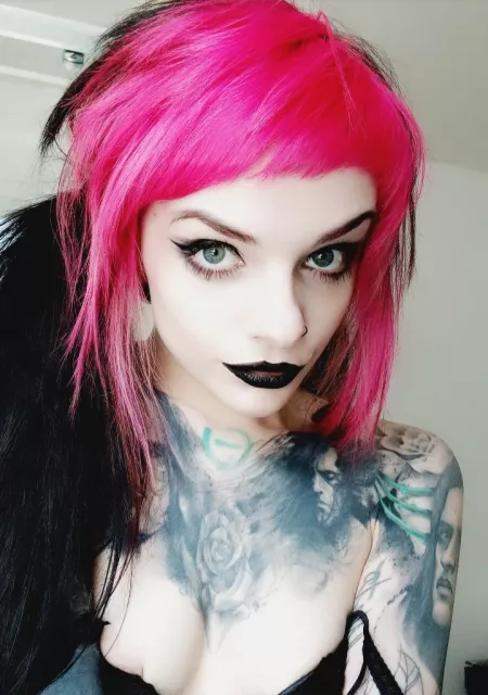 Do you like black lipstick? Do you like black lipstick?