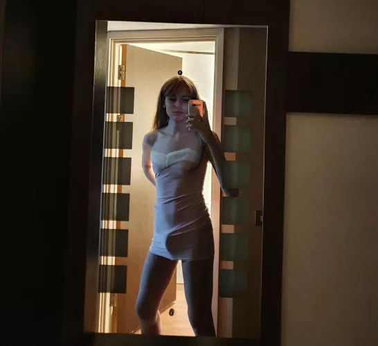 Do you like bulges in tight dresses? Do you like bulges in tight dresses?