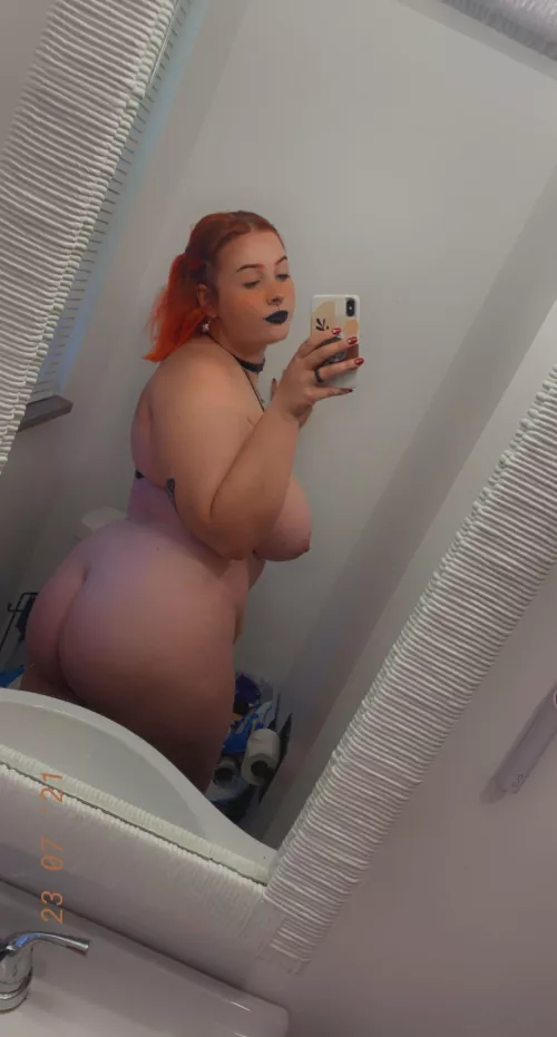 Do you like chubby goth girls? ๐ Do you like chubby goth girls? ๐
