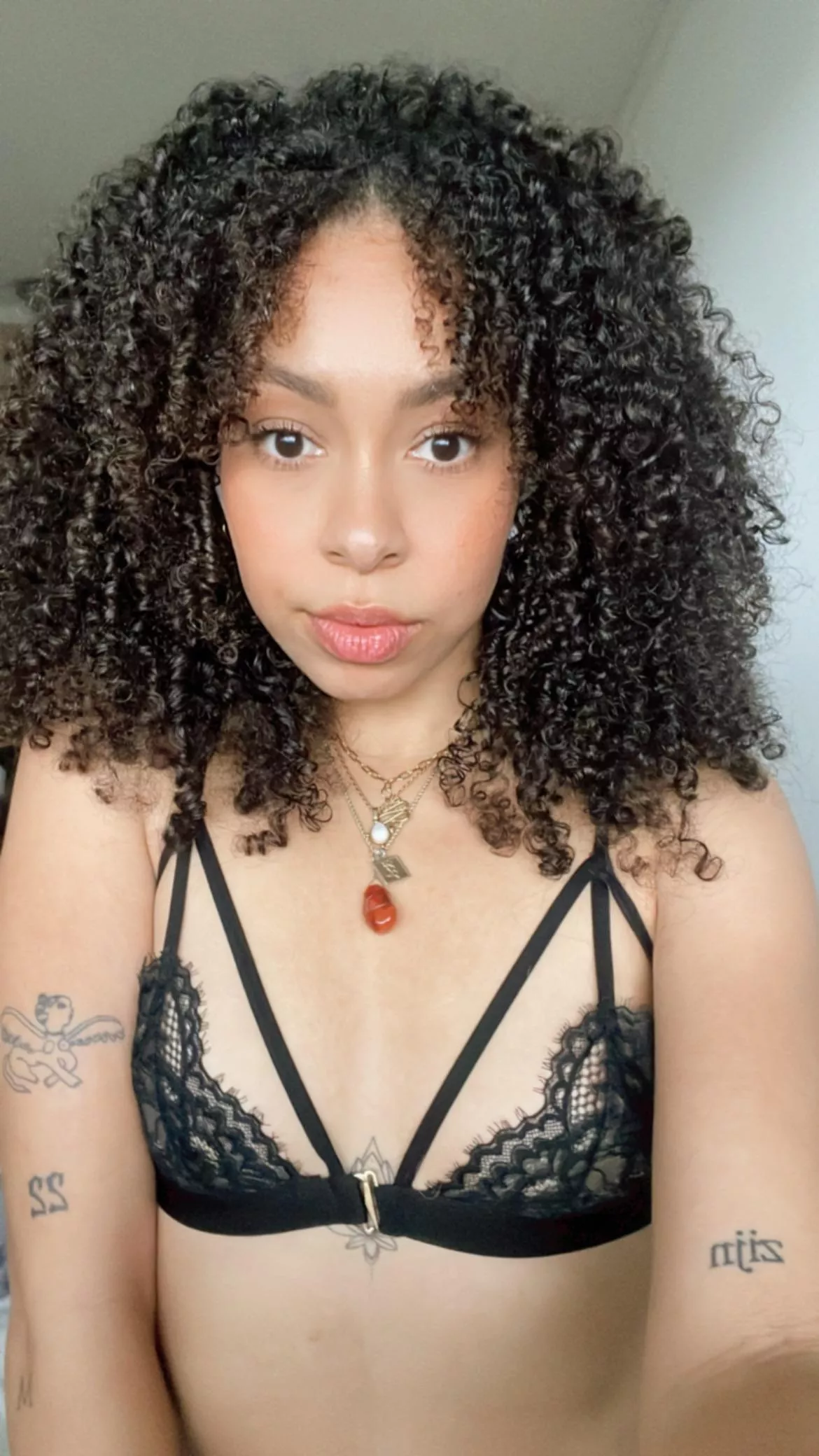 Do you like curly hair more than straight hair? Do you like curly hair more than straight hair?