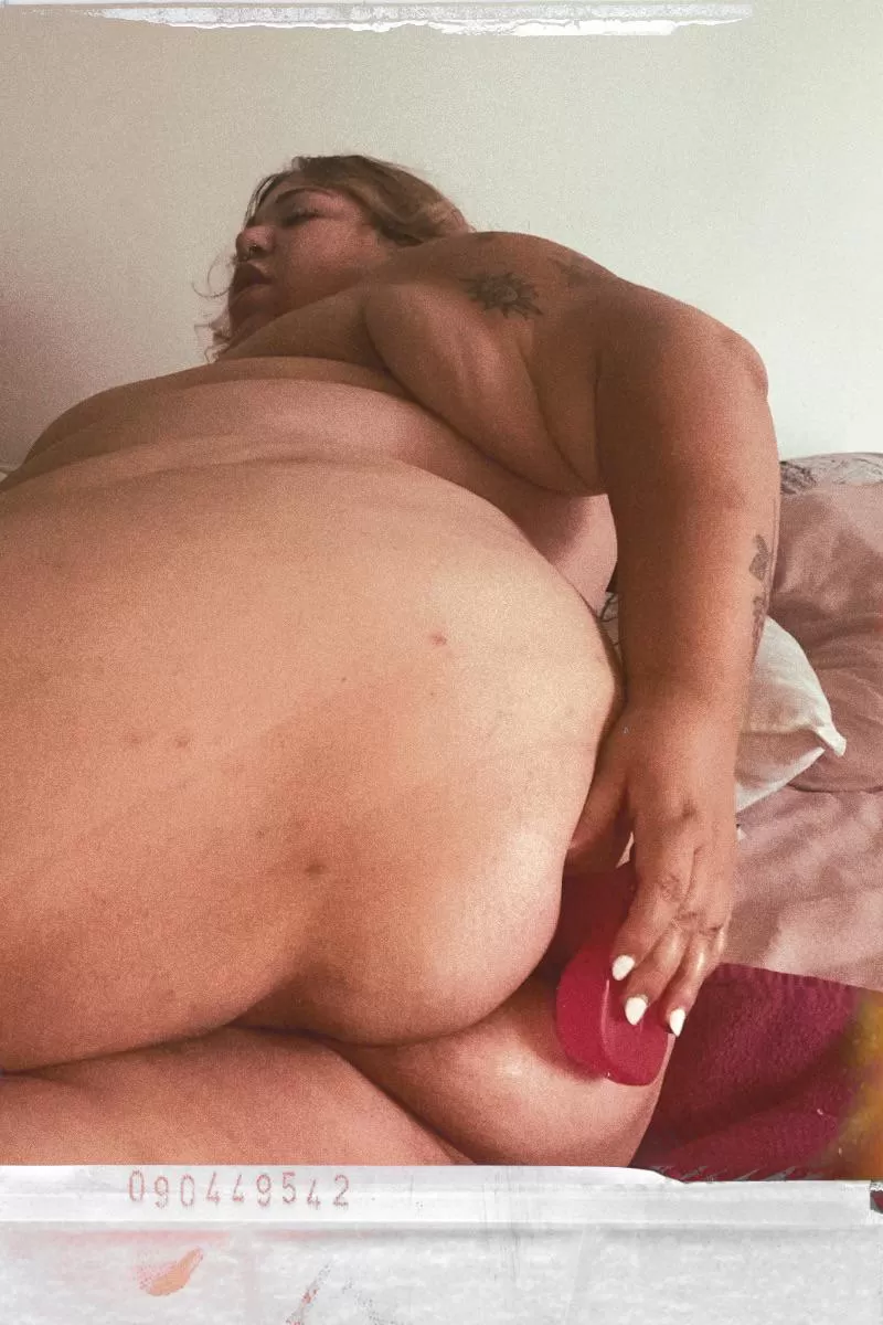 Do you like fat anal sluts? Do you like fat anal sluts?