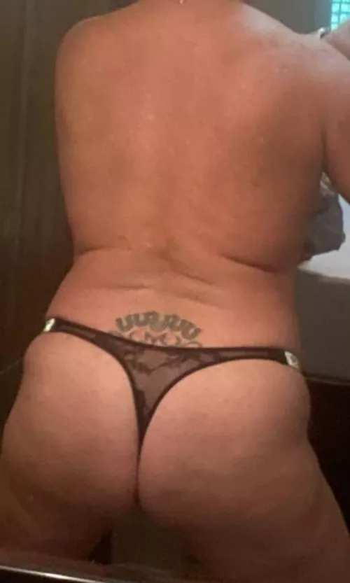 Do you like GILF ass? (F54)