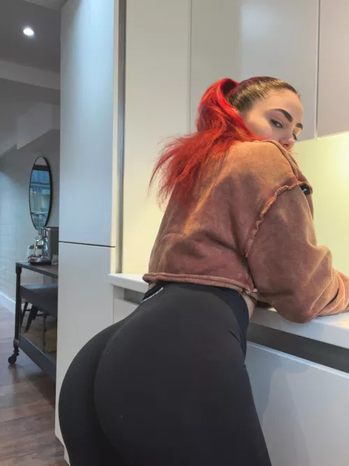 Do you like girls in gym leggings? 🥰 Do you like girls in gym leggings? 🥰