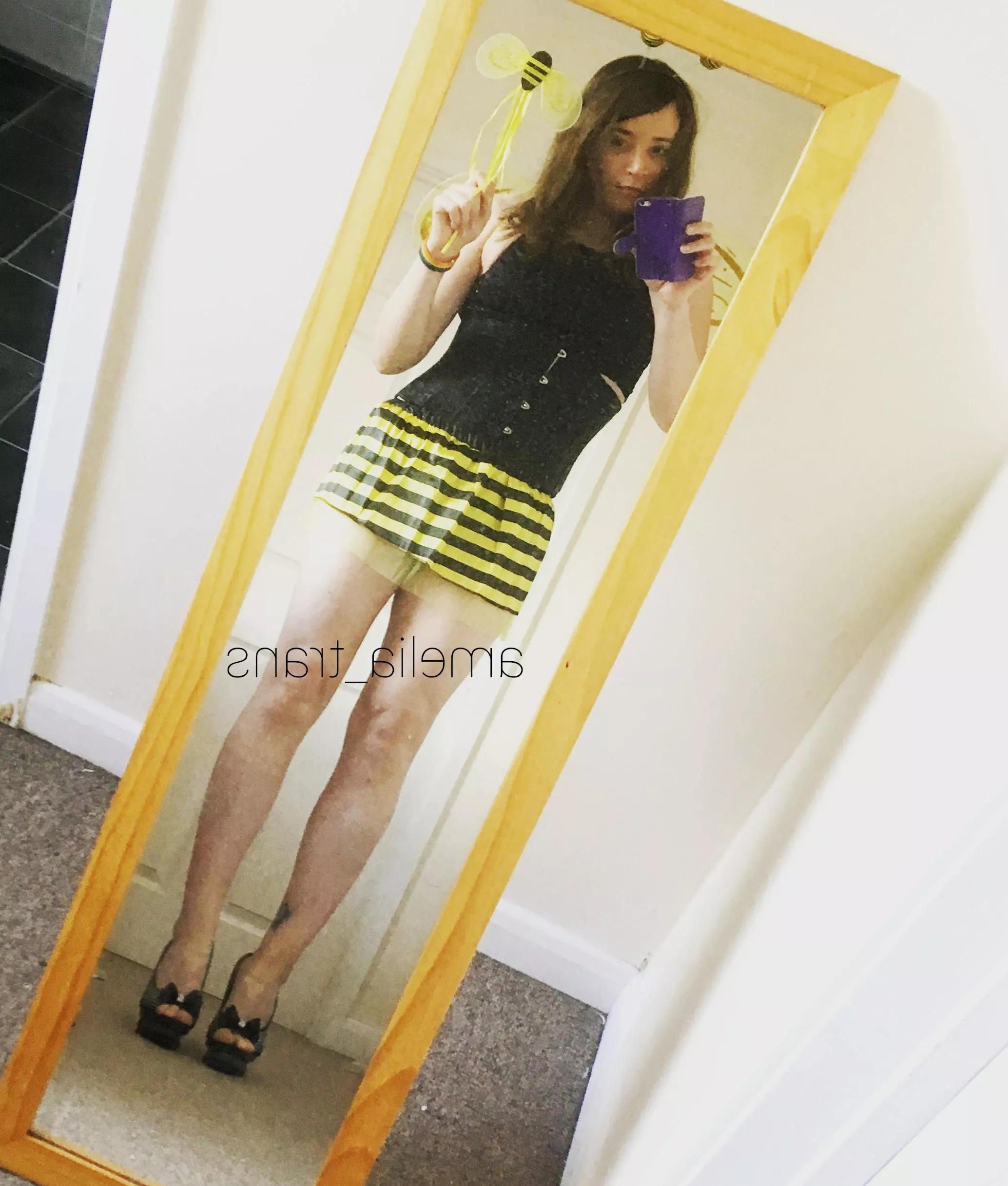 Do you like girls with a sting? 🐝