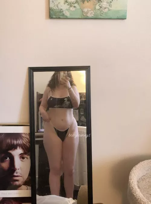 do you like girls with hip dips?