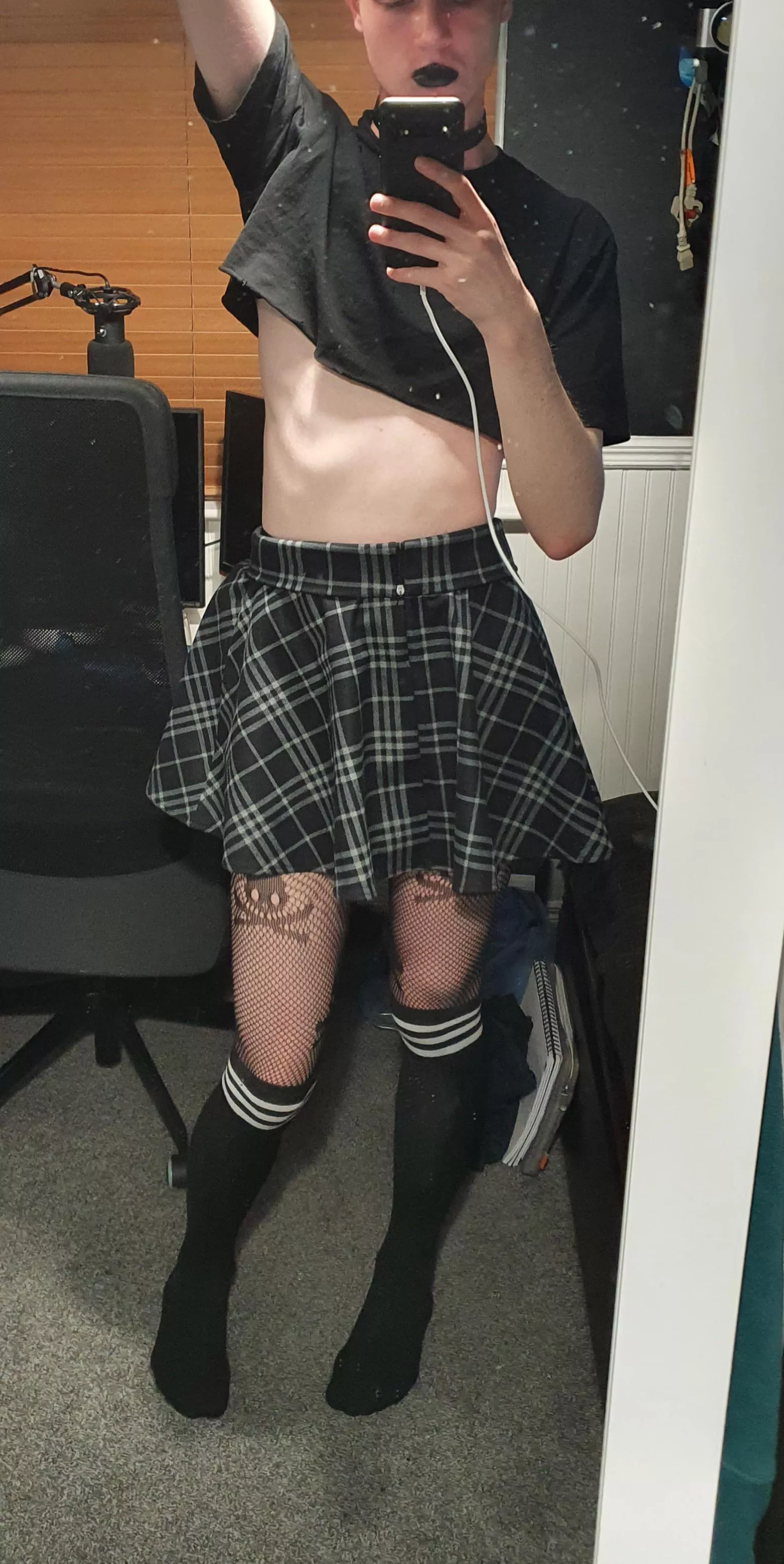 Do you like goth boys😣 Do you like goth boys😣