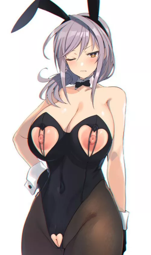 Do you like her outfit? Do you like her outfit?