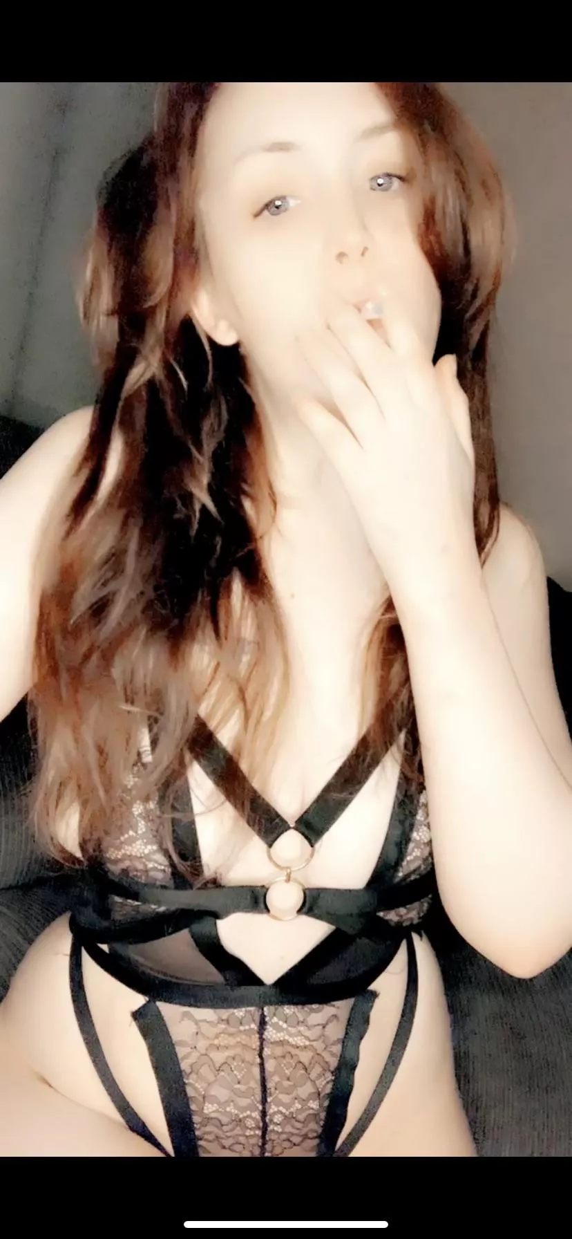 Do you like hot women that smoke? Do you like hot women that smoke?