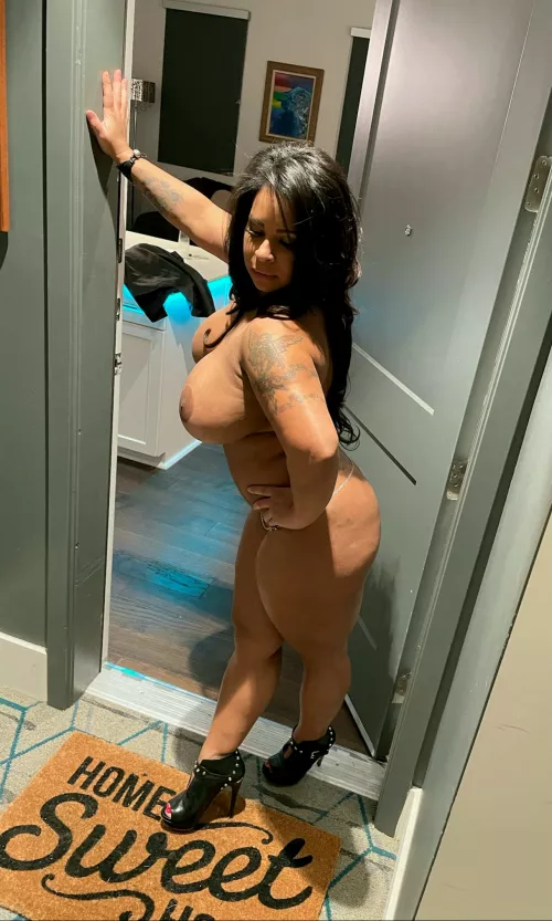 Do you like how I greet my guests? Do you like how I greet my guests?