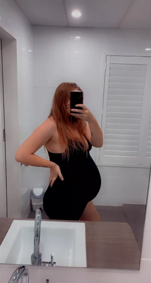 Do you like me In black? Sub to my onlyfans then xo