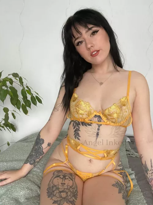 Do you like me in yellow? Do you like me in yellow?