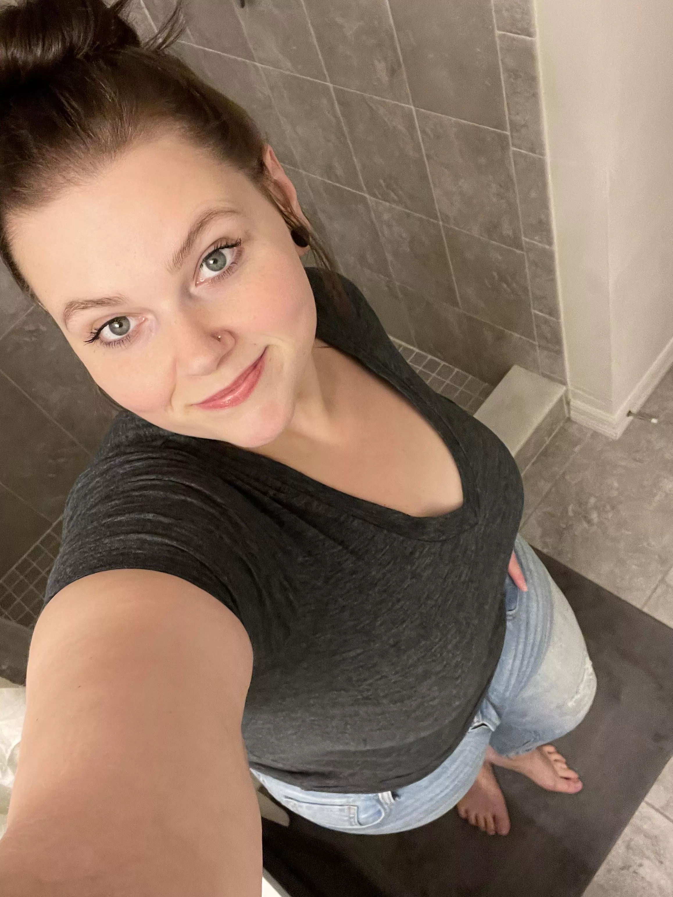 Do you like mom buns and mom jeans? 🥰