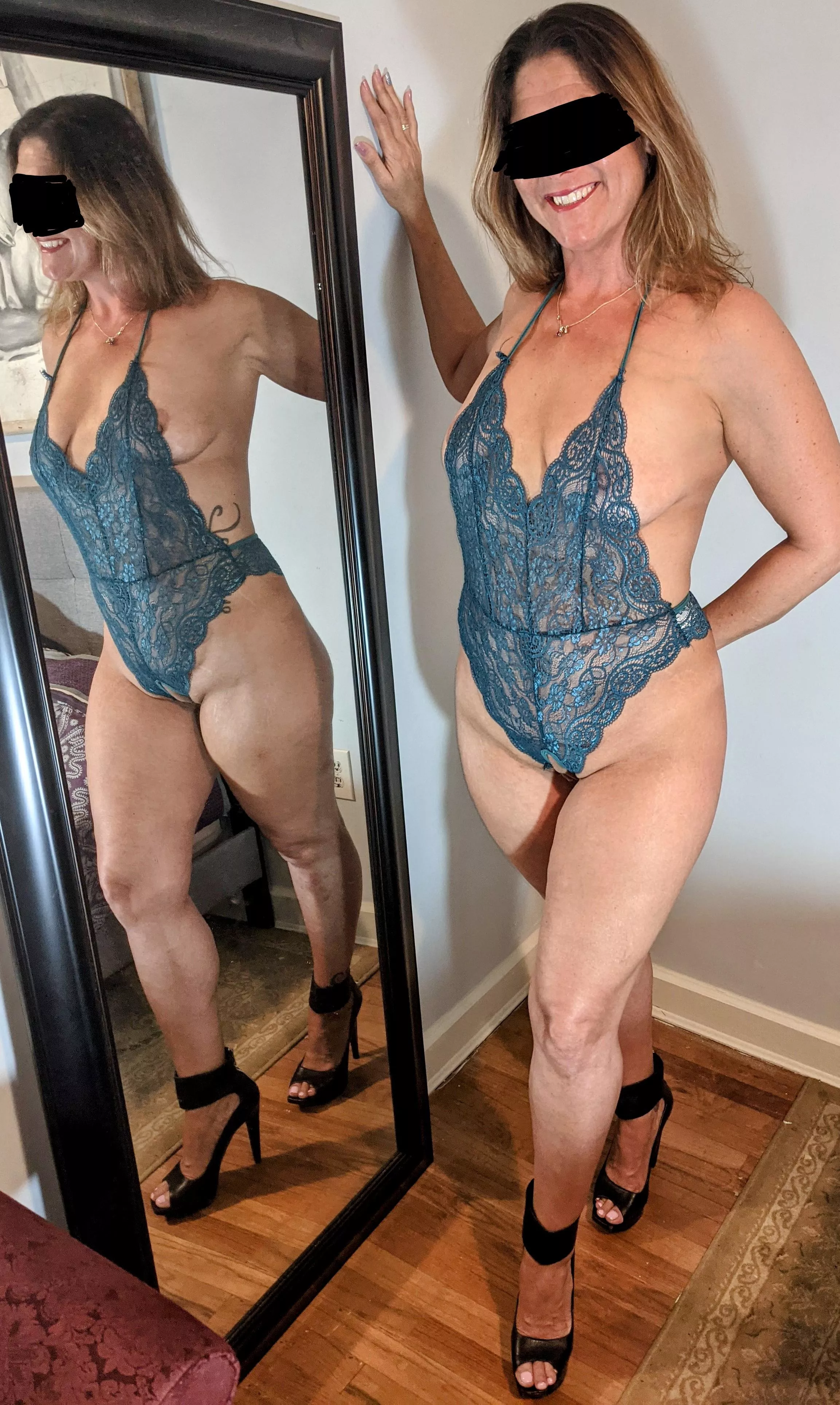 Do you like Mom's new outfit? Do you like Mom's new outfit?