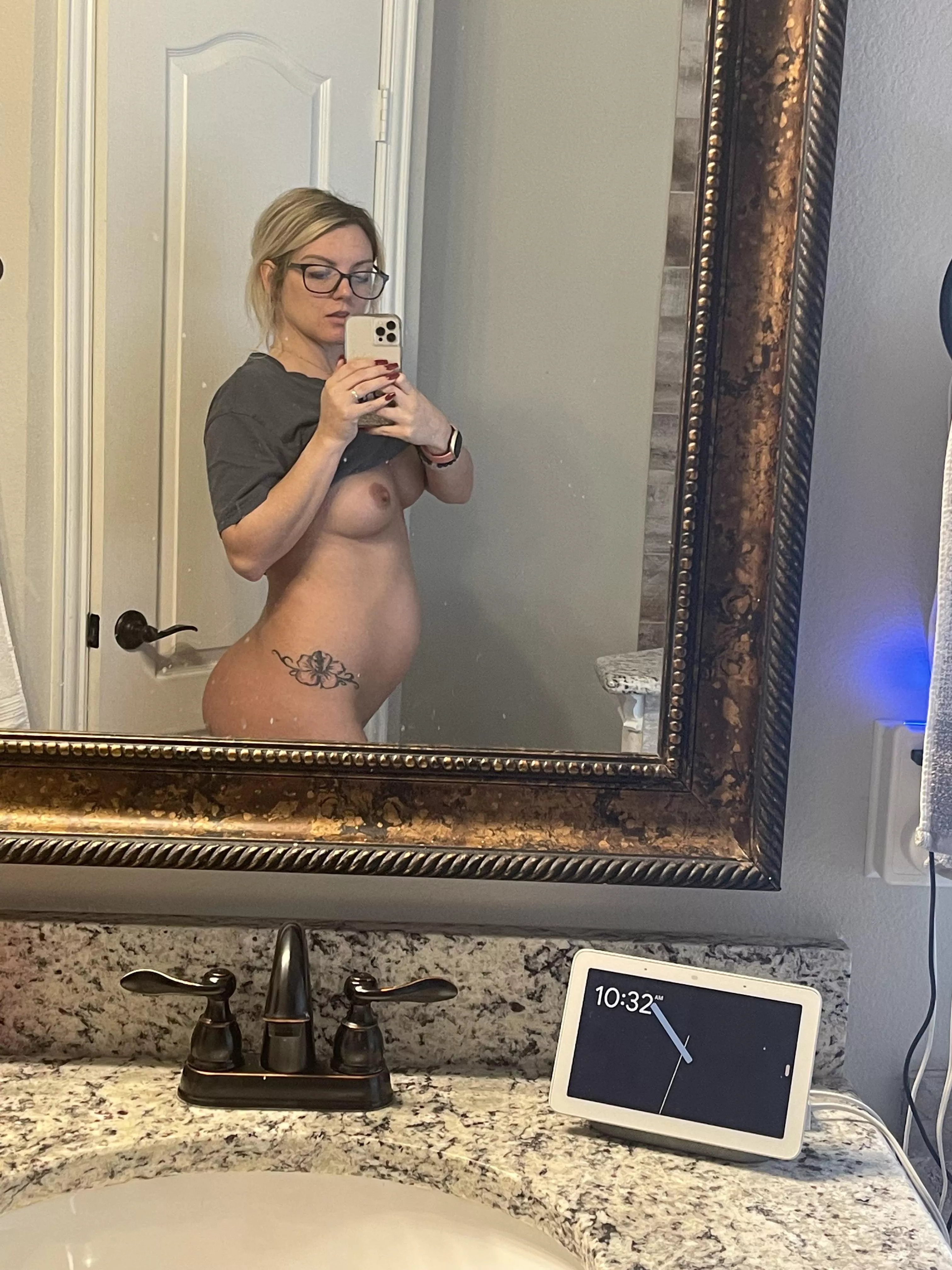 Do you like my 5 month bump??! Does it turn you on?!