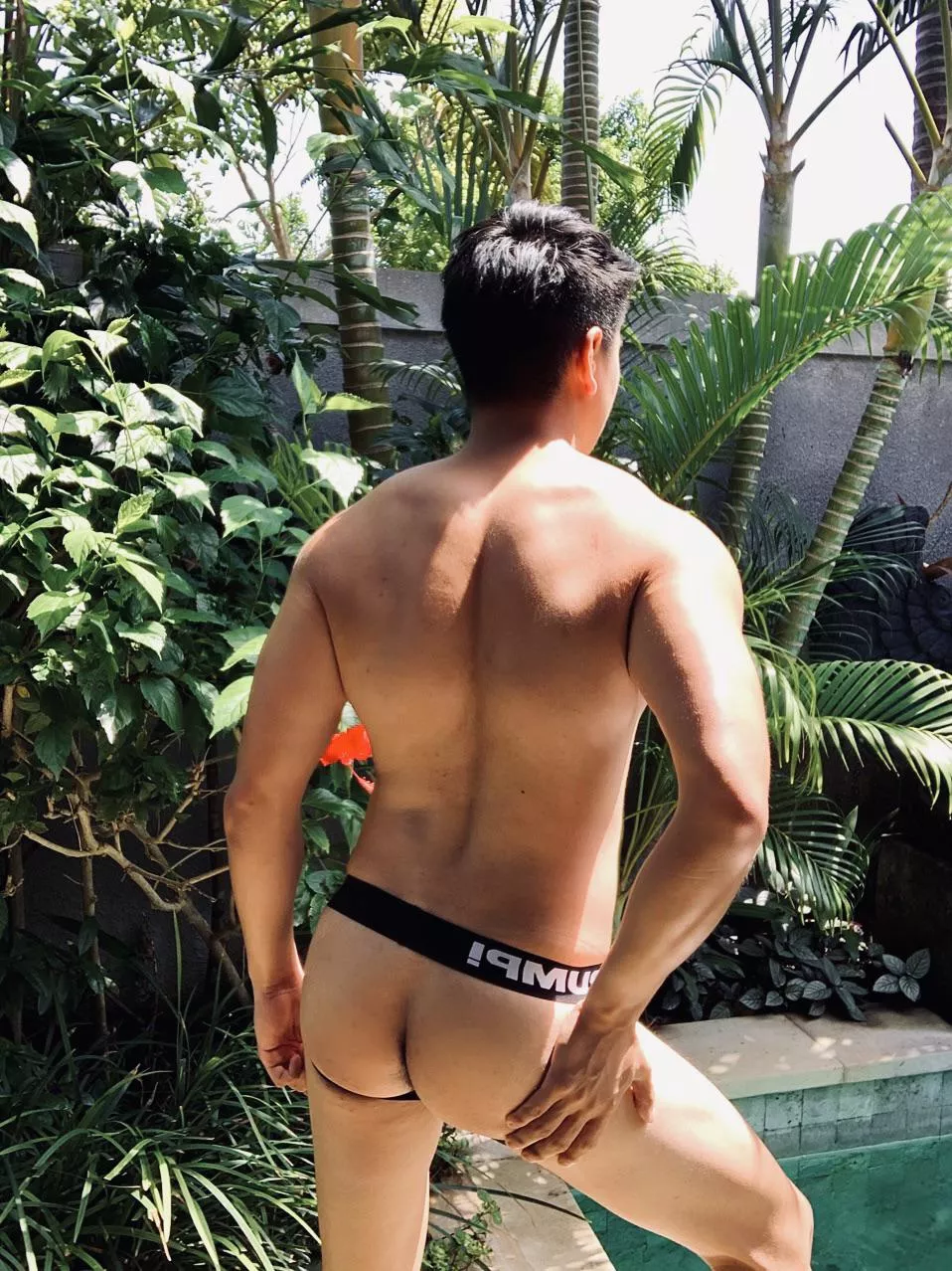 Do you like my back? 😈